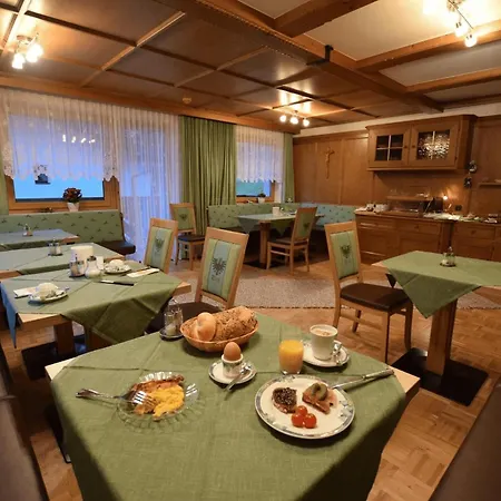 Fruehstueckspension Rehwinkl Pensjonat Sölden